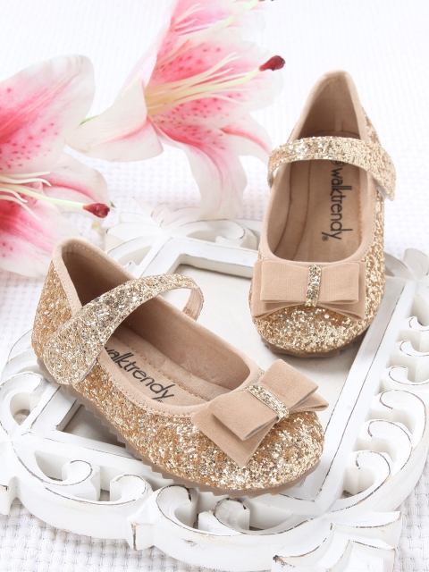 

Walktrendy Girls Gold-Toned Embellished Ballerinas