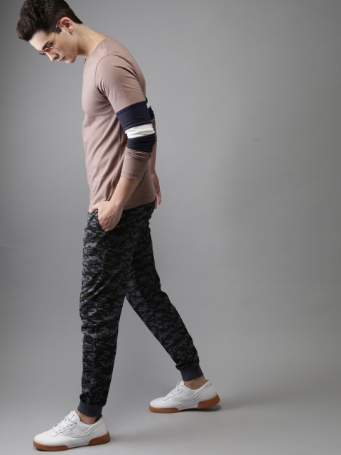 

HERE&NOW Men Taupe Solid V-Neck T-shirt