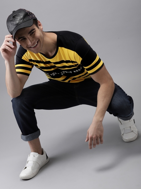 

HERE&NOW Men Black & Yellow Striped Round Neck T-shirt