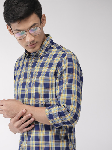

Harvard Men Navy Blue & Yellow Regular Fit Checked Casual Shirt