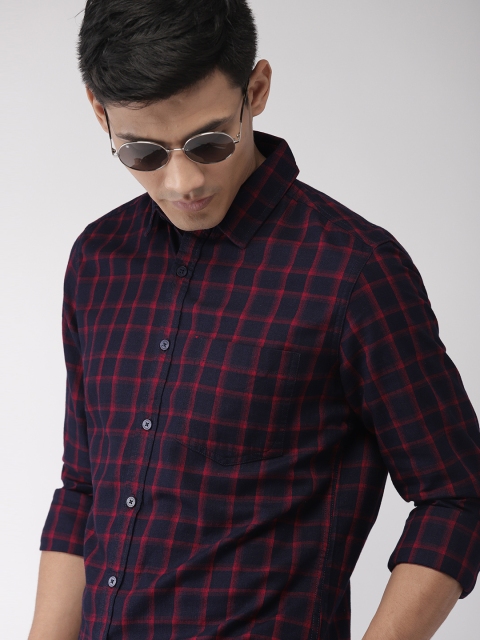 

Harvard Men Navy Blue & Red Regular Fit Checked Casual Shirt