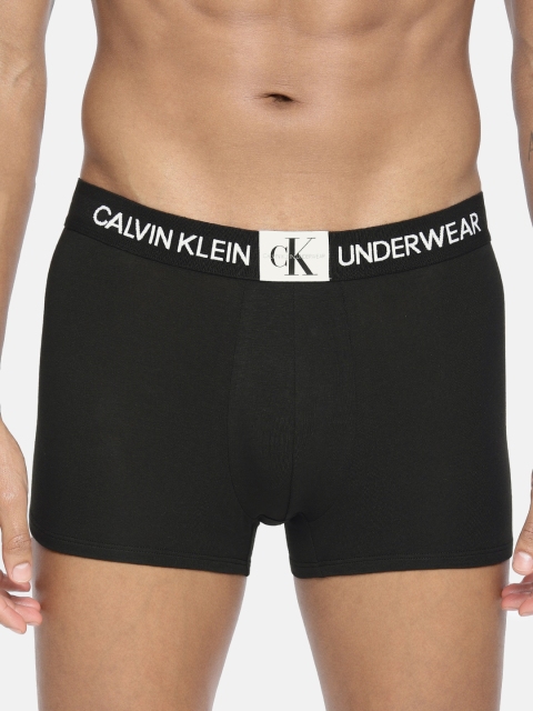 

Calvin Klein Underwear Men Black Solid Basic Trunk NB1678001