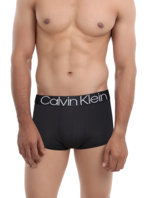 

Calvin Klein Underwear Men Black Solid Microfiber Trunks NB1568001