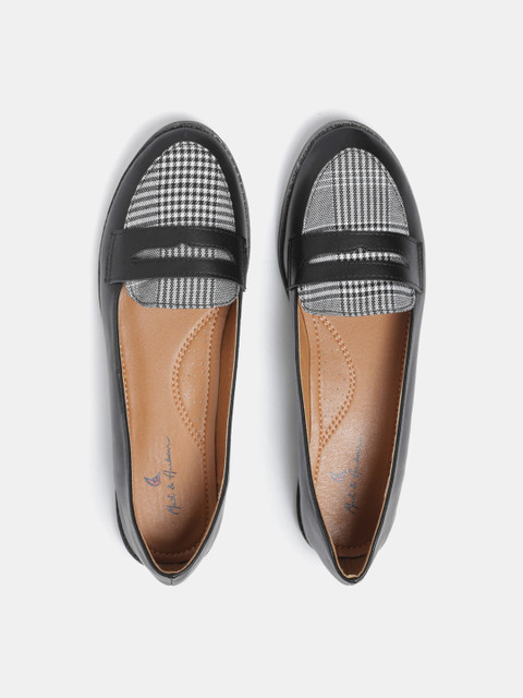 

Mast & Harbour Women Black & Off-White Checked Ballerinas
