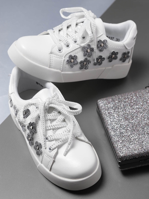 

YK Girls White Sneakers with Applique Detail