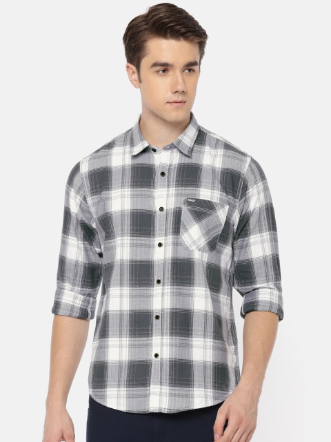 

Pepe Jeans Men White & Black Regular Fit Checked Casual Shirt