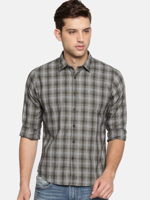 

Pepe Jeans Men Khaki & Black Regular Fit Checked Casual Shirt