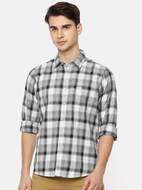 

Pepe Jeans Men Black & White Regular Fit Checked Casual Shirt