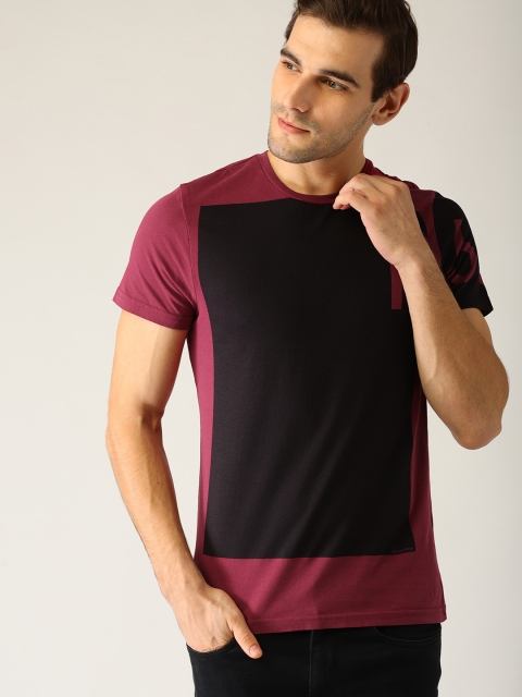 

United Colors of Benetton Men Maroon Printed Round Neck T-shirt