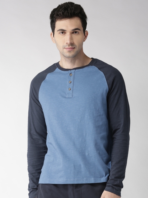 

Aeropostale Men Blue Solid Henley Neck T-shirt