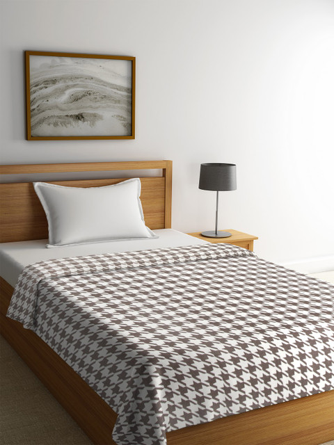

Pluchi Brown & White Checked AC Room 450 GSM Double Bed Blanket