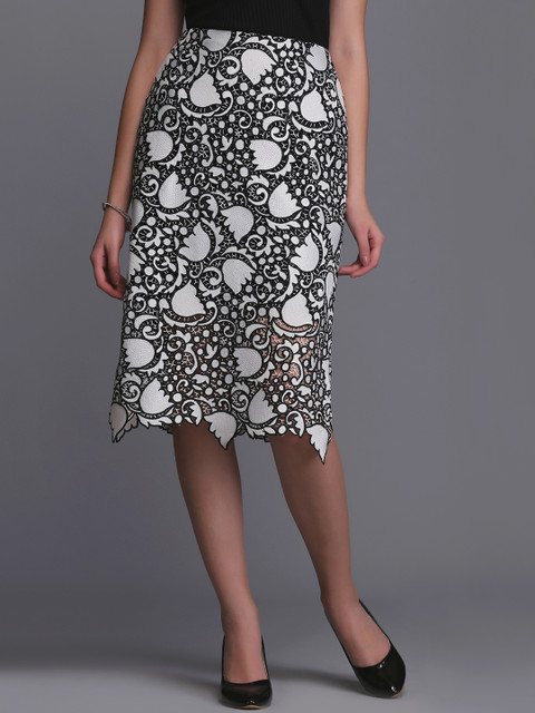 

Eavan Women White & Black Printed Pencil Skirt