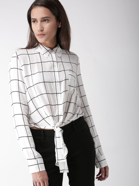 

FOREVER 21 Women White & Black Regular Fit Checked Casual Shirt