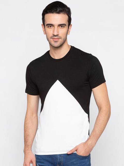 

Globus Men Black Colourblocked Round Neck T-shirt