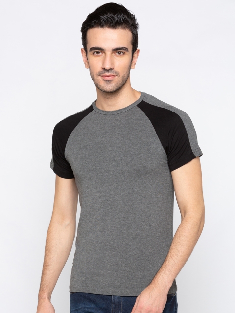 

Globus Men Charcoal Colourblocked Round Neck T-shirt