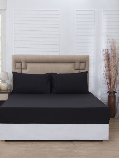 

MASPAR Black Solid Flat 200 TC Cotton Queen Bedsheet with 2 Pillow Covers