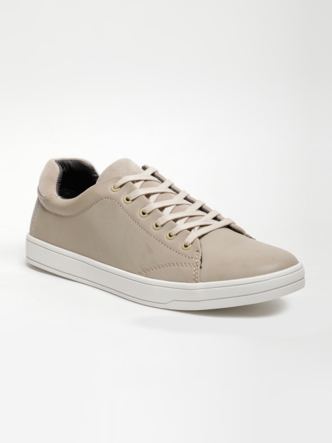 

LOCOMOTIVE Men Beige Solid Sneakers