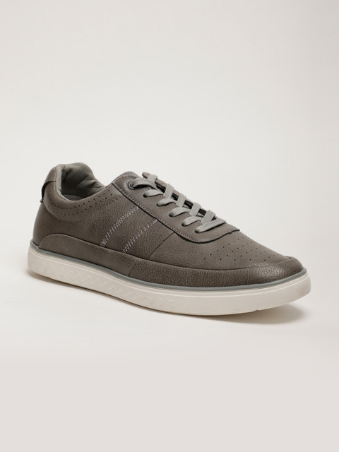 

LOCOMOTIVE Men Grey Sneakers