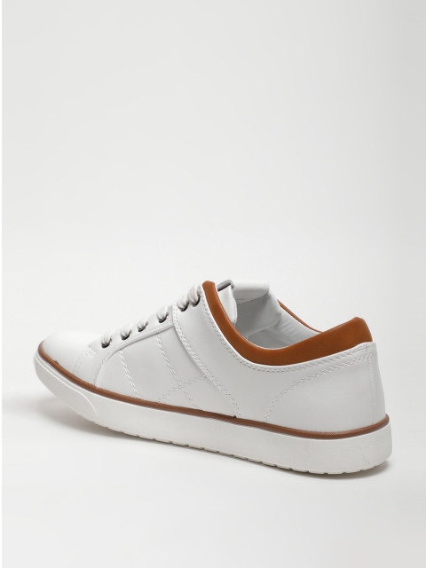 

LOCOMOTIVE Men White Sneakers