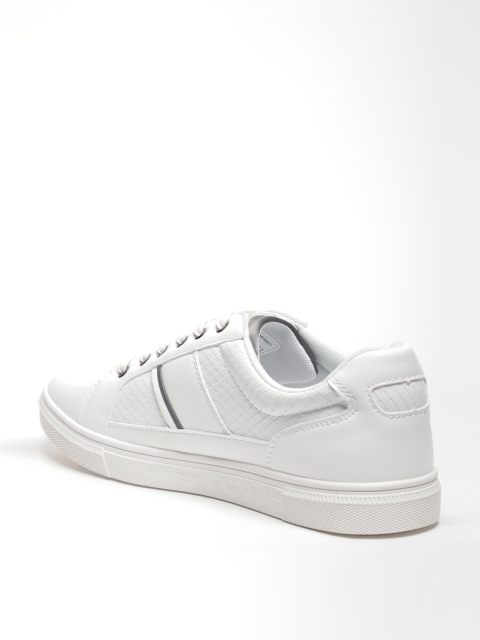 

LOCOMOTIVE Men White Sneakers