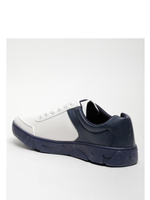 

LOCOMOTIVE Men White Sneakers