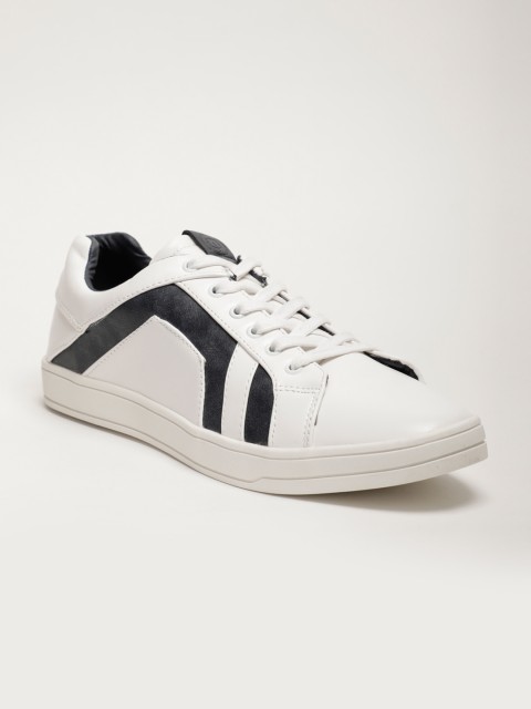 

LOCOMOTIVE Men White Sneakers