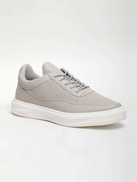 

LOCOMOTIVE Men Grey Sneakers