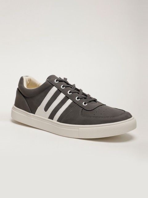 

LOCOMOTIVE Men Grey Sneakers