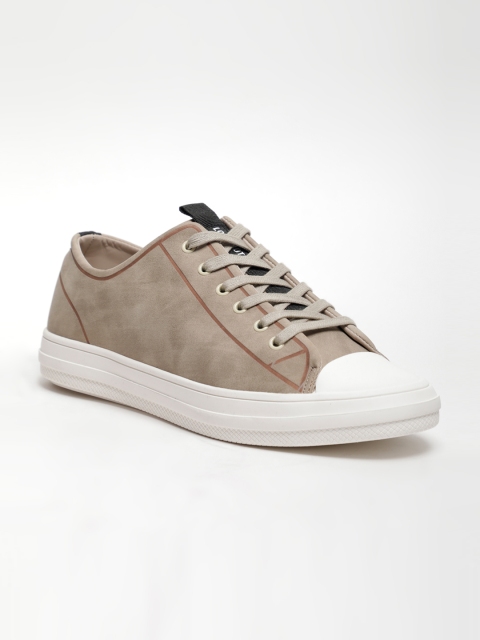 

LOCOMOTIVE Men Beige Solid Sneakers