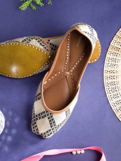 

Anouk Women Beige & Black Woven Design Mojaris