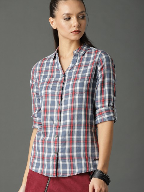 

Roadster Women Blue & White Slim Fit Checked Casual Shirt