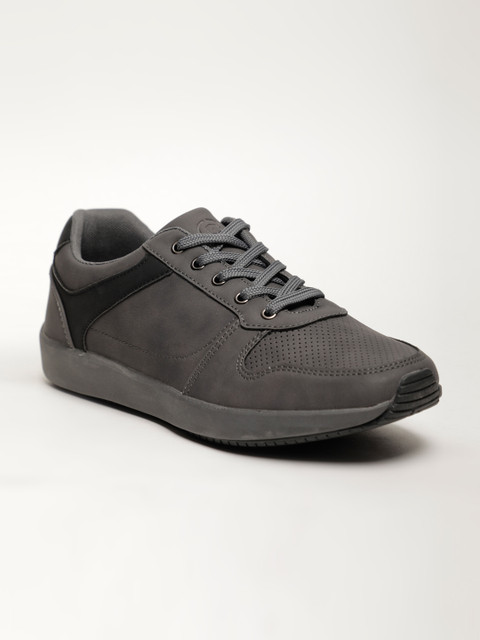 

LOCOMOTIVE Men Grey & Black Textured Sneakers