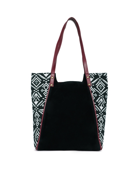 

Kanvas Katha Black Solid Shoulder Bag