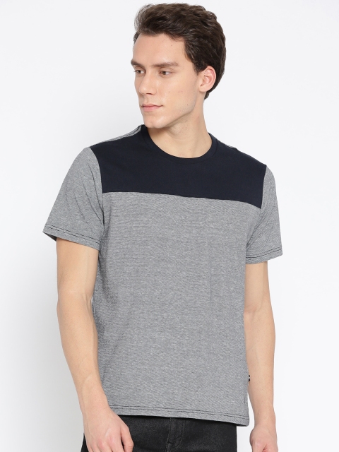 

Nautica Men Navy Blue Colourblocked Round Neck T-shirt