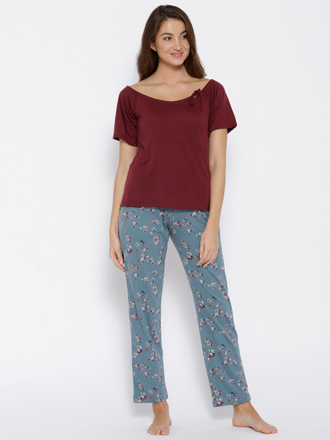 

Clovia Maroon & Blue Solid Lounge Set LS0341P09XL