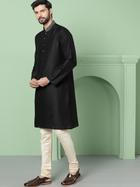 

House of Pataudi Men Black Solid Straight Kurta