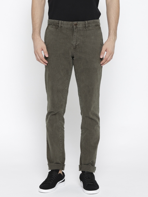 

Tommy Hilfiger Men Grey Straight Fit Solid Chinos