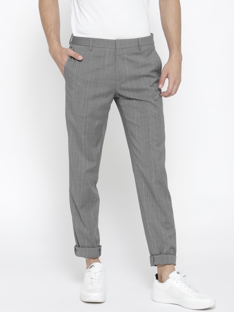 

Tommy Hilfiger Men Grey Regular Fit Checked Trousers