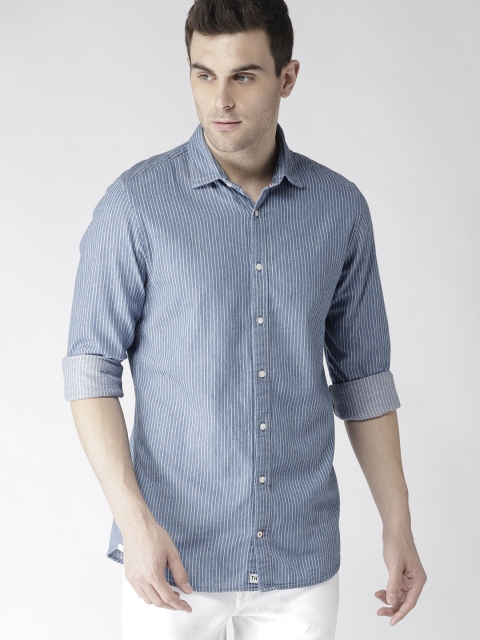 

Tommy Hilfiger Men Blue & White Regular Fit Striped Casual Shirt