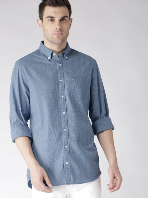 

Tommy Hilfiger Men Blue & White Regular Fit Checked Casual Shirt