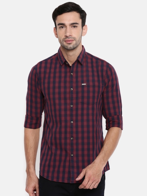 

The Indian Garage Co Men Maroon & Navy Regular Fit Checked Casual Shirt