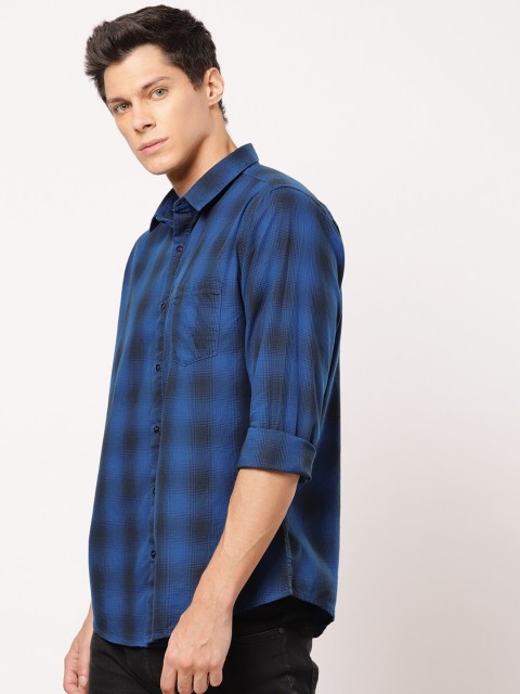 

ether Men Blue Regular Fit Checked Casual Shirt
