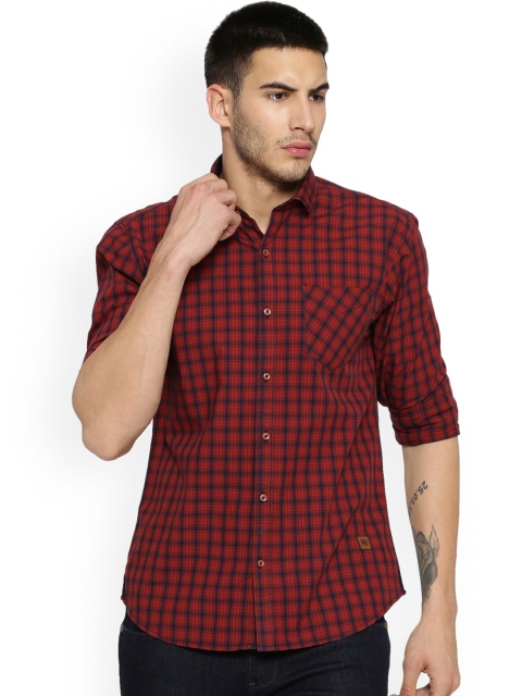 

Campus Sutra Men Maroon & Navy Blue Regular Fit Checked Casual Shirt