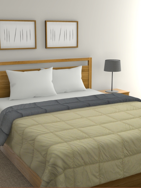 

Raymond Home Beige & Grey Geometric Mild Winter 210 GSM Double Bed Quilt