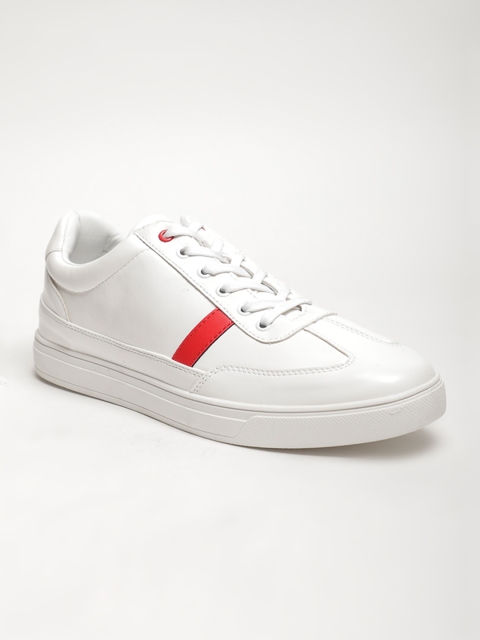 

LOCOMOTIVE Men White Solid Sneakers
