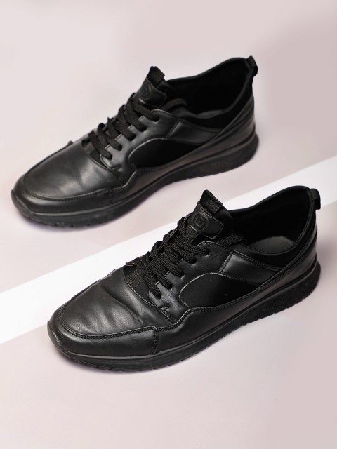 

LOCOMOTIVE Men Black Sneakers