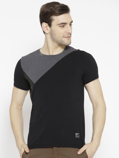 

Blackberrys Men Black & Grey Colourblocked Round Neck T-shirt