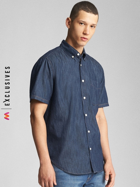 

GAP Men Standard Fit Short Sleeve Shirt In Lightweight Denim, Blue