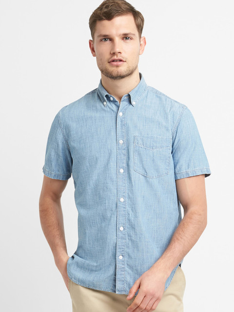 

GAP Men Standard Fit Short Sleeve Shirt In Chambray, Blue