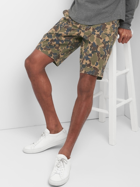 

GAP Men Camouflage Printed Casual Shorts, Olive